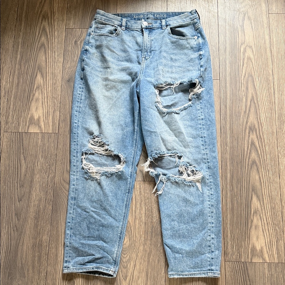 American Eagle Outfitters Light Wash Distressed Mom Jeans